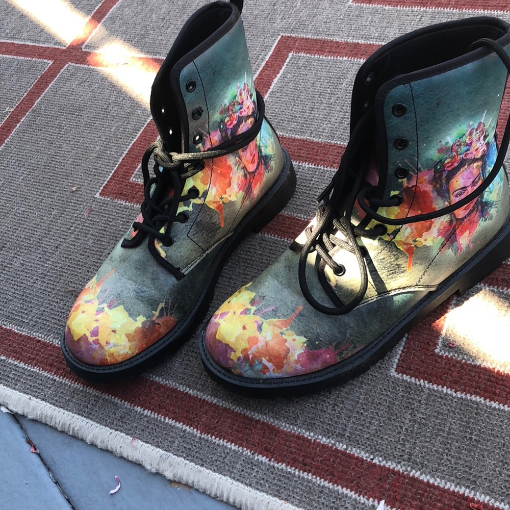 Combat boots